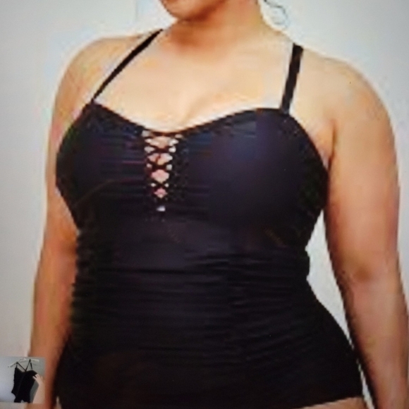 Torrid NWT swinsuit size 2/2X large. - Picture 1 of 9